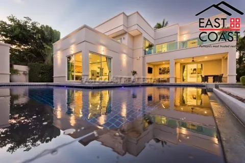 Casa de 5 dormitorios en Pattaya, Tailandia № 213443