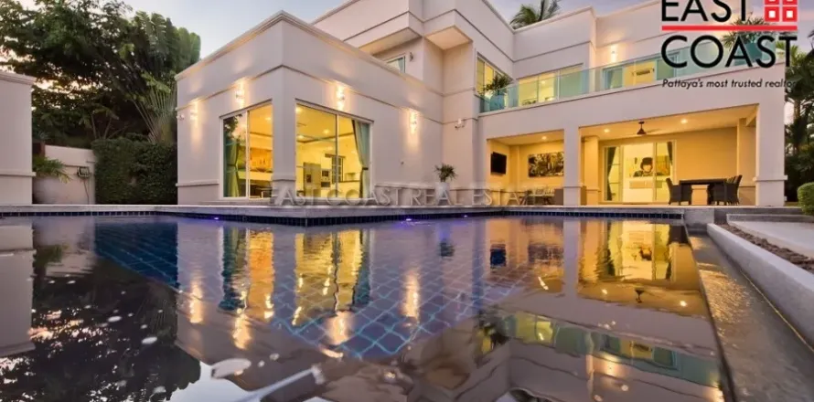 Casa de 5 dormitorios en Pattaya, Tailandia № 213443