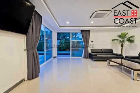 Casa de 5 dormitorios en Pattaya, Tailandia № 213443 - foto 9