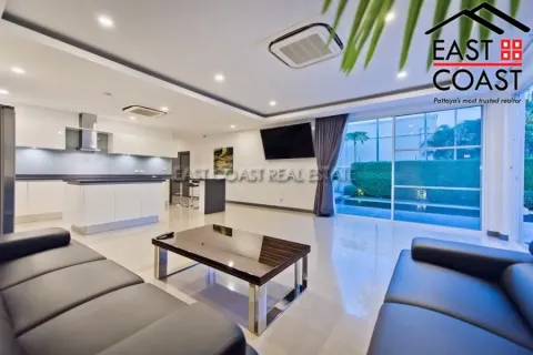 Casa de 5 dormitorios en Pattaya, Tailandia № 213443 - foto 8