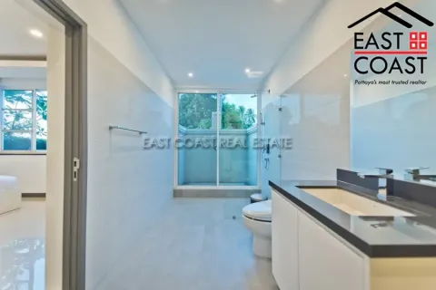 Casa de 5 dormitorios en Pattaya, Tailandia № 213443 - foto 25