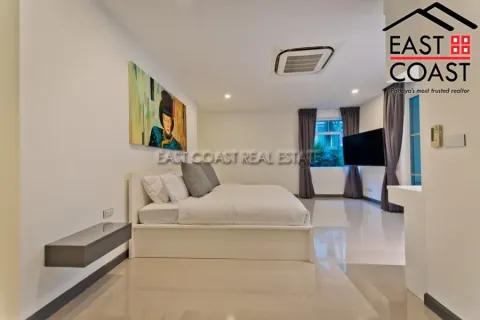 Casa de 5 dormitorios en Pattaya, Tailandia № 213443 - foto 15