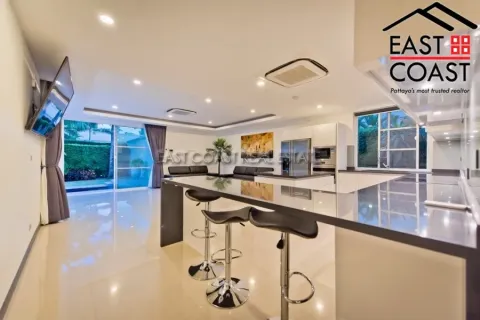 Casa de 5 dormitorios en Pattaya, Tailandia № 213443 - foto 6