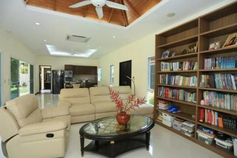 Villa in Phuket, Thailand 4 bedrooms № 141003 - photo 3