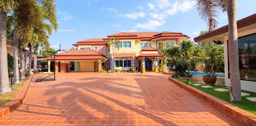 Maison à Pattaya, Thaïlande 5 chambres № 196902