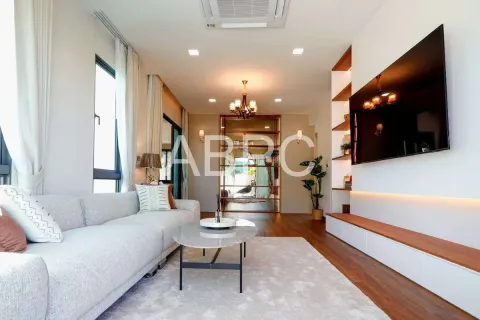 Casa de 4 dormitorios en Pattaya, Tailandia № 211267 - foto 11