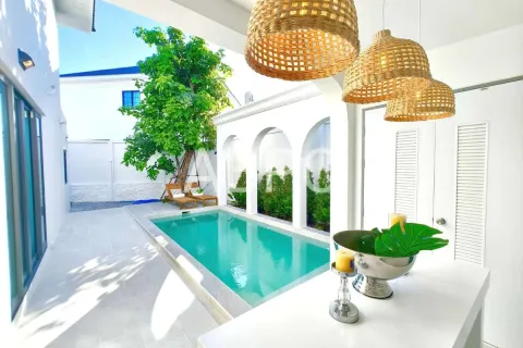 Casa de 4 dormitorios en Pattaya, Tailandia № 211267 - foto 3
