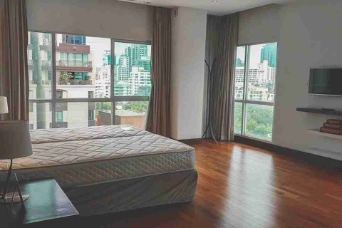Condo in Bangkok, Thailand, 4 bedrooms  № 184077 - photo 8