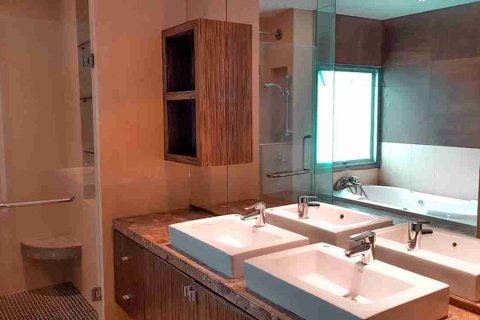 Condo in Bangkok, Thailand, 4 bedrooms  № 184077 - photo 6