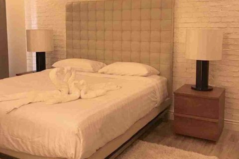 Condo in Bangkok, Thailand, 3 bedrooms № 184079 - photo 10