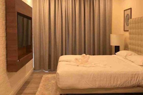 Condo in Bangkok, Thailand, 3 bedrooms № 184079 - photo 6