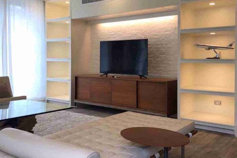 Condo in Bangkok, Thailand, 3 bedrooms № 184079 - photo 11