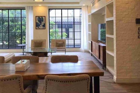 Condo in Bangkok, Thailand, 3 bedrooms № 184079 - photo 9