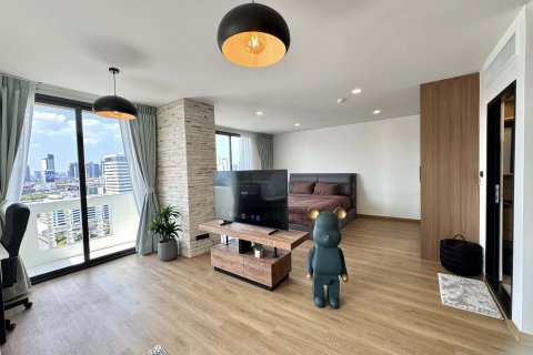 Studio in the Condo in Watthana, Bangkok, Thailand  № 161704 - photo 4