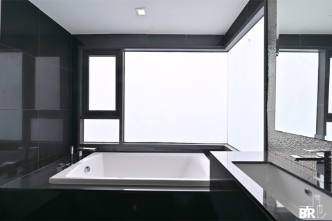 Condo in Bangkok, Thailand, 2 bedrooms № 186850 - photo 4