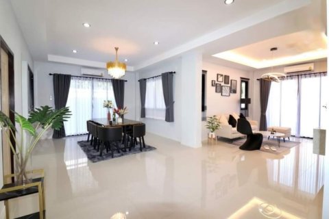 House in Pattaya, Thailand 3 bedrooms № 157657 - photo 5