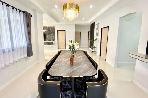 House in Pattaya, Thailand 3 bedrooms № 157657 - photo 3