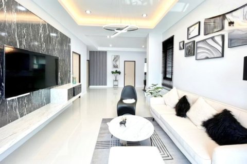 House in Pattaya, Thailand 3 bedrooms № 157657 - photo 12