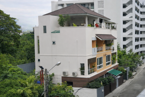 Townhouse à Watthana, Bangkok, Thaïlande 8 chambres № 173159