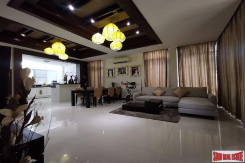 House in Pattaya, Thailand 4 bedrooms № 194154 - photo 3