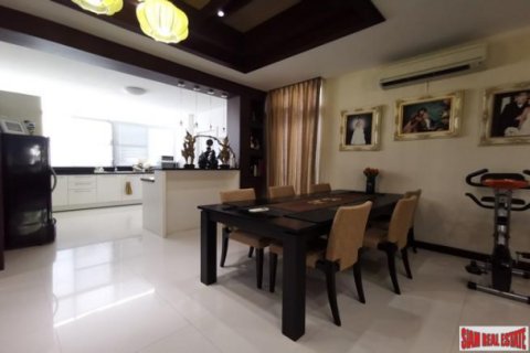 House in Pattaya, Thailand 4 bedrooms № 194154 - photo 4