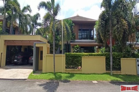 House in Pattaya, Thailand 4 bedrooms № 194154