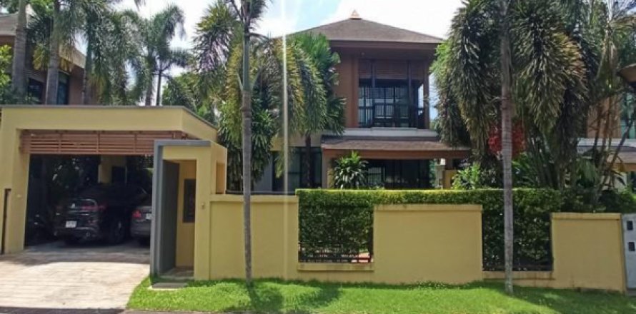 House in Pattaya, Thailand 4 bedrooms № 194154