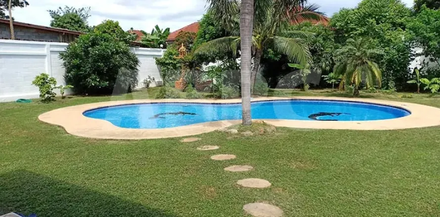 Casa de 4 dormitorios en Pattaya, Tailandia № 210533
