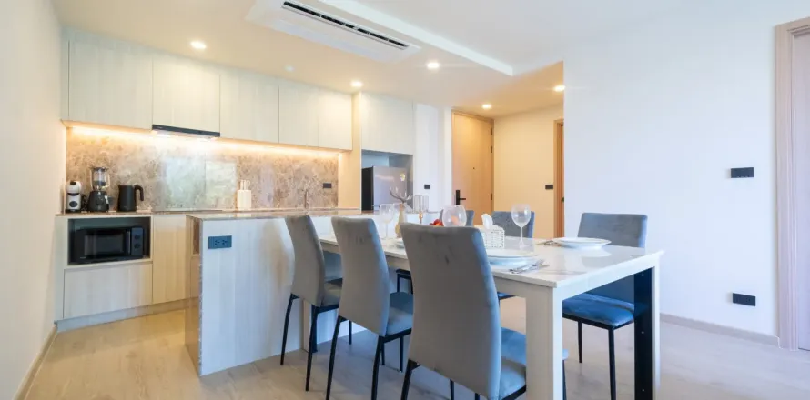 Condo in Bang Tao, Thailand, 2 bedrooms  № 182996
