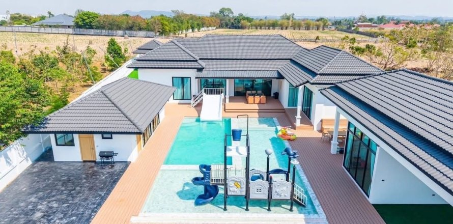 Вилла в Паттайе, Таиланд с 5 спальнями № 155045