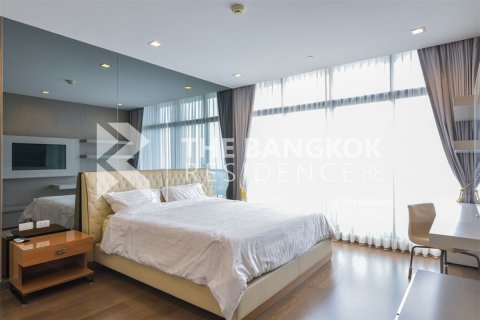 Condo in Bangkok, Thailand, 3 bedrooms № 184739 - photo 10