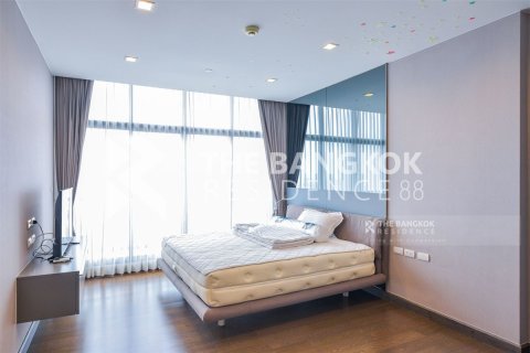 Condo in Bangkok, Thailand, 3 bedrooms № 184739 - photo 6