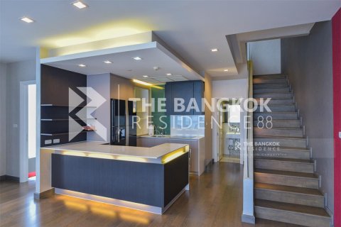 Condo in Bangkok, Thailand, 3 bedrooms № 184739 - photo 5