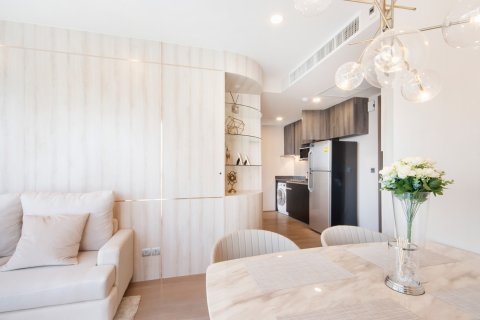 Condo in Bangkok, Thailand, 2 bedrooms  № 143672 - photo 4