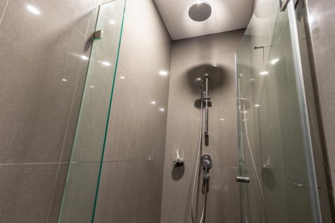 Condo in Bangkok, Thailand, 2 bedrooms  № 143672 - photo 8