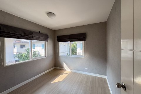 House in Samut Prakan, Thailand 3 bedrooms № 161651 - photo 4