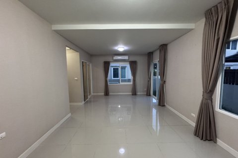House in Samut Prakan, Thailand 3 bedrooms № 161651 - photo 6