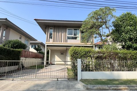 House in Samut Prakan, Thailand 3 bedrooms № 161651 - photo 1