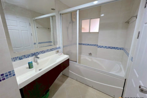 Condo in Bangkok, Thailand, 1 bedroom № 186102 - photo 10