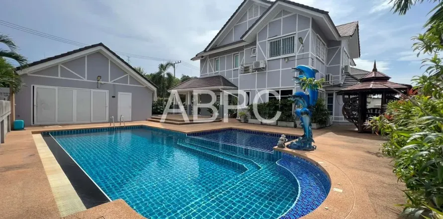 Casa de 5 dormitorios en Pattaya, Tailandia № 211872