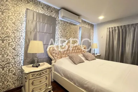 Casa de 5 dormitorios en Pattaya, Tailandia № 211872 - foto 10