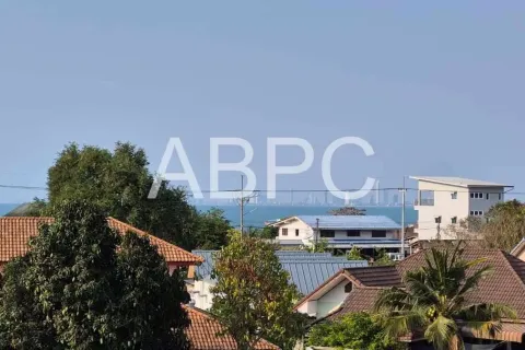 Casa de 4 dormitorios en Pattaya, Tailandia № 211869 - foto 10