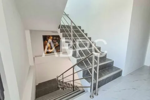 Casa de 4 dormitorios en Pattaya, Tailandia № 211869 - foto 4