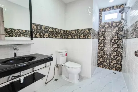 Casa de 4 dormitorios en Pattaya, Tailandia № 211869 - foto 18
