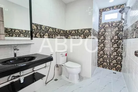 Casa de 4 dormitorios en Pattaya, Tailandia № 211869 - foto 15