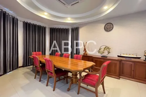 Casa de 5 dormitorios en Pattaya, Tailandia № 211873 - foto 6