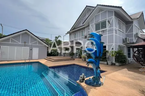 Casa de 5 dormitorios en Pattaya, Tailandia № 211873 - foto 12