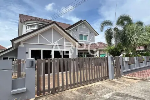 Casa de 5 dormitorios en Pattaya, Tailandia № 211873 - foto 2