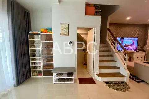 Adosado de 3 dormitorios en Pattaya, Tailandia № 211874 - foto 15