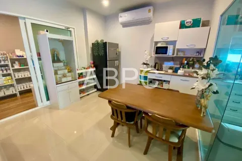 Adosado de 3 dormitorios en Pattaya, Tailandia № 211874 - foto 5